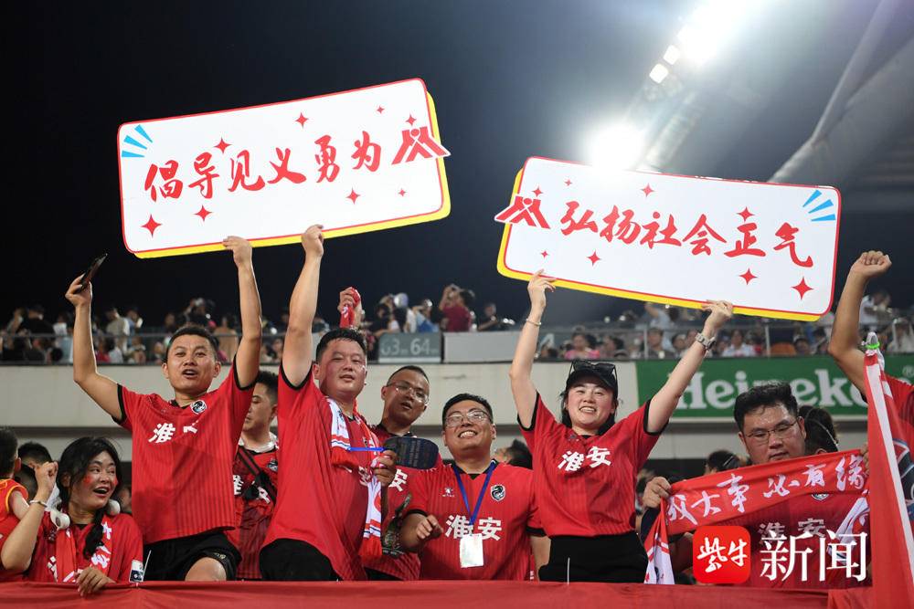 一场双向奔赴，见义勇为精神与足球精神的完美嫁接
