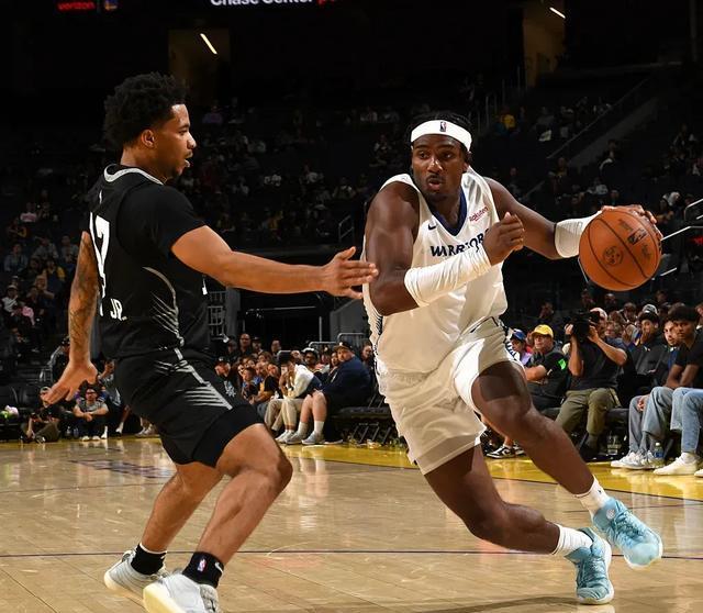 NBA夏联赛：马刺90-88力克勇士尝首胜！大卫琼斯25+3+3&克莱尔19