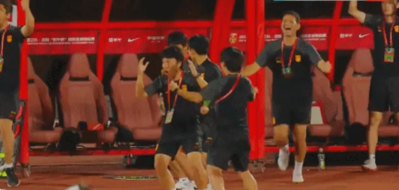 随着中国队2-1绝杀！最新积分：2队退出争冠，韩国队输球=丢冠