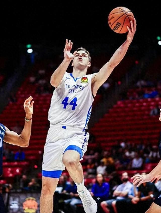 正式回归！首秀14+4+4，苦等1年，雷霆又一位天赋满满的球员来了