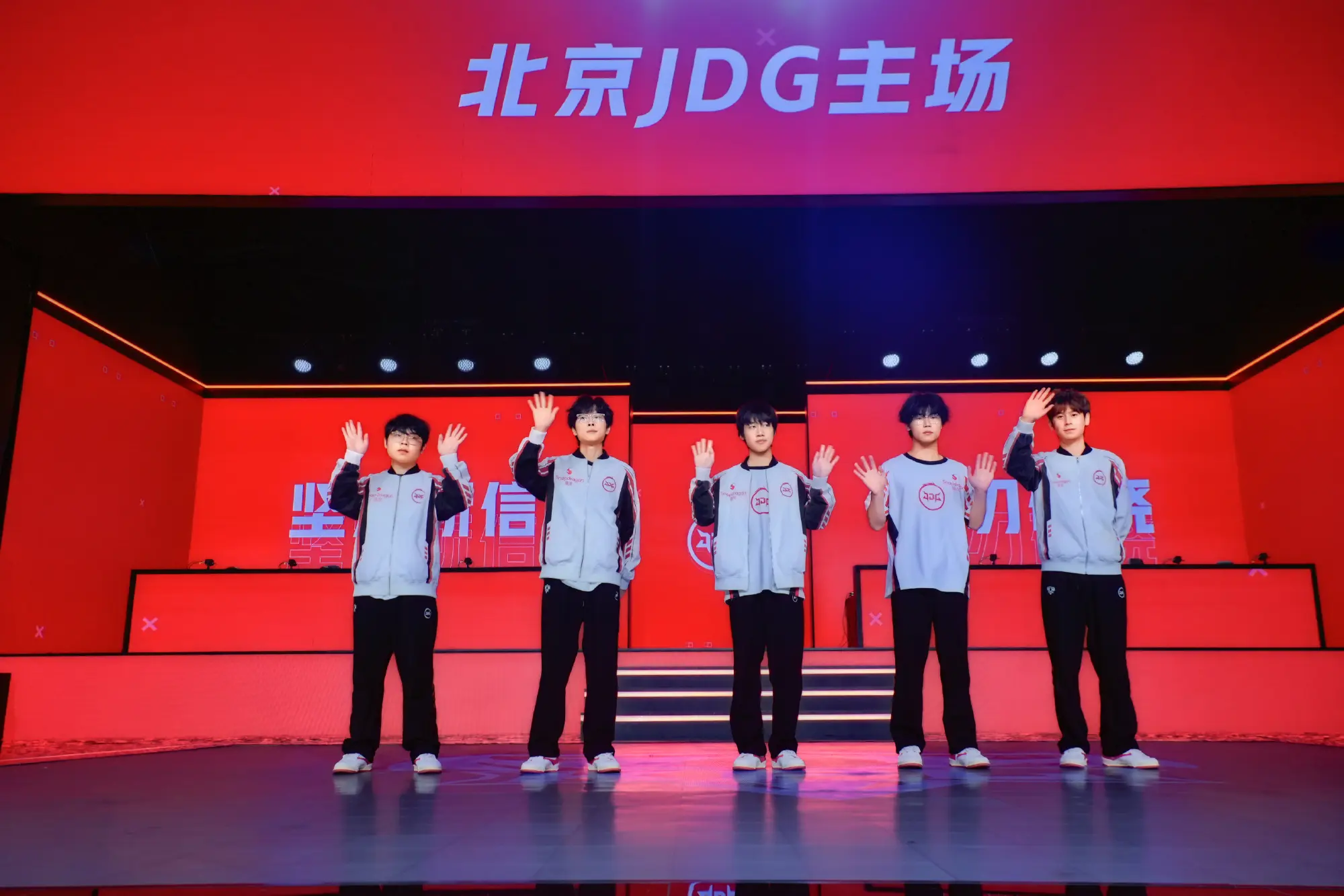 JDG1比3不敌WB，冲S组无望，无畏粉丝开团清融