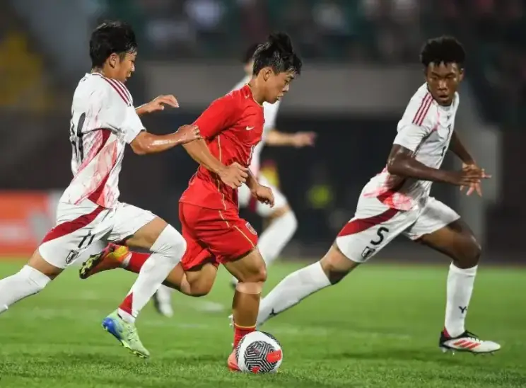 随着中国队2-1绝杀！最新积分：2队退出争冠，韩国队输球=丢冠