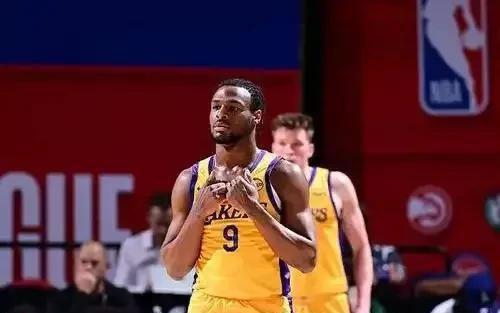 NBA夏联赛：湖人103-83轻取热火尝首胜！布朗尼10+2&斯威德20+3