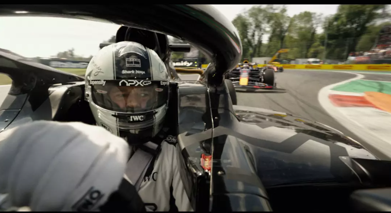 暑期档口碑佳片《F1:狂飙飞车》，顶级的“速度与激情”