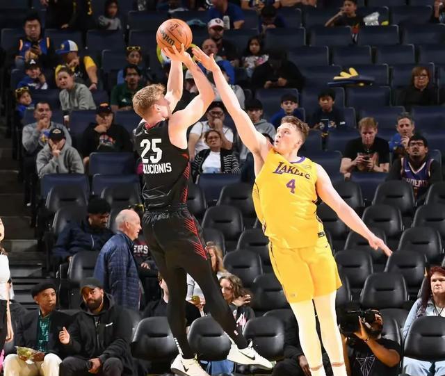 NBA夏联赛：湖人103-83轻取热火尝首胜！布朗尼10+2&斯威德20+3