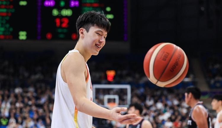 杨瀚森NBA首训就征服队友，净效率高达3.1，但还有一点急需克服