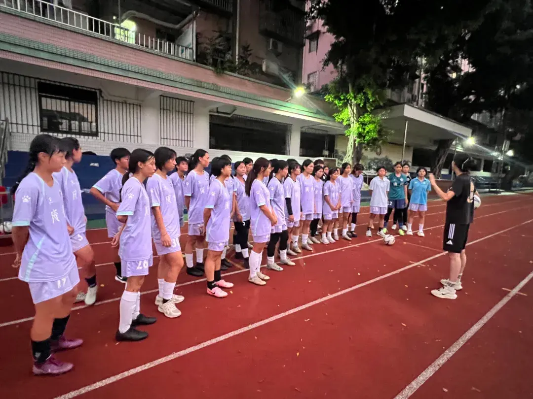 让女足回家 | 广州市培正中学：百年名校，女足学霸出征