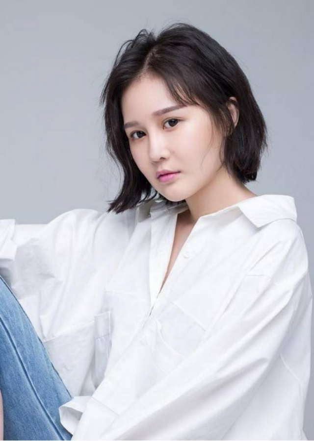 赵本山女儿球球自爆抑郁复发，曾宣布生娃后退网不差直播钱