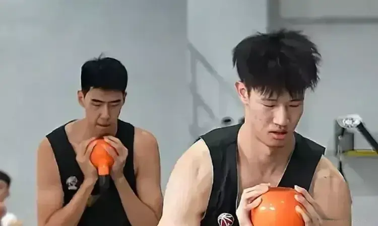 广东宏远男篮终于等来继朱8王7后最强射手，能否成才关键看杜锋
