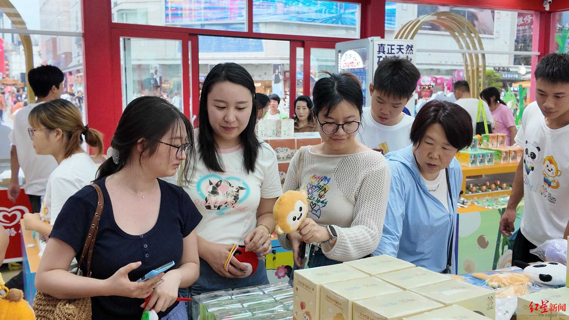 五店同开！成都世运会官方特许商品零售店亮相春熙路