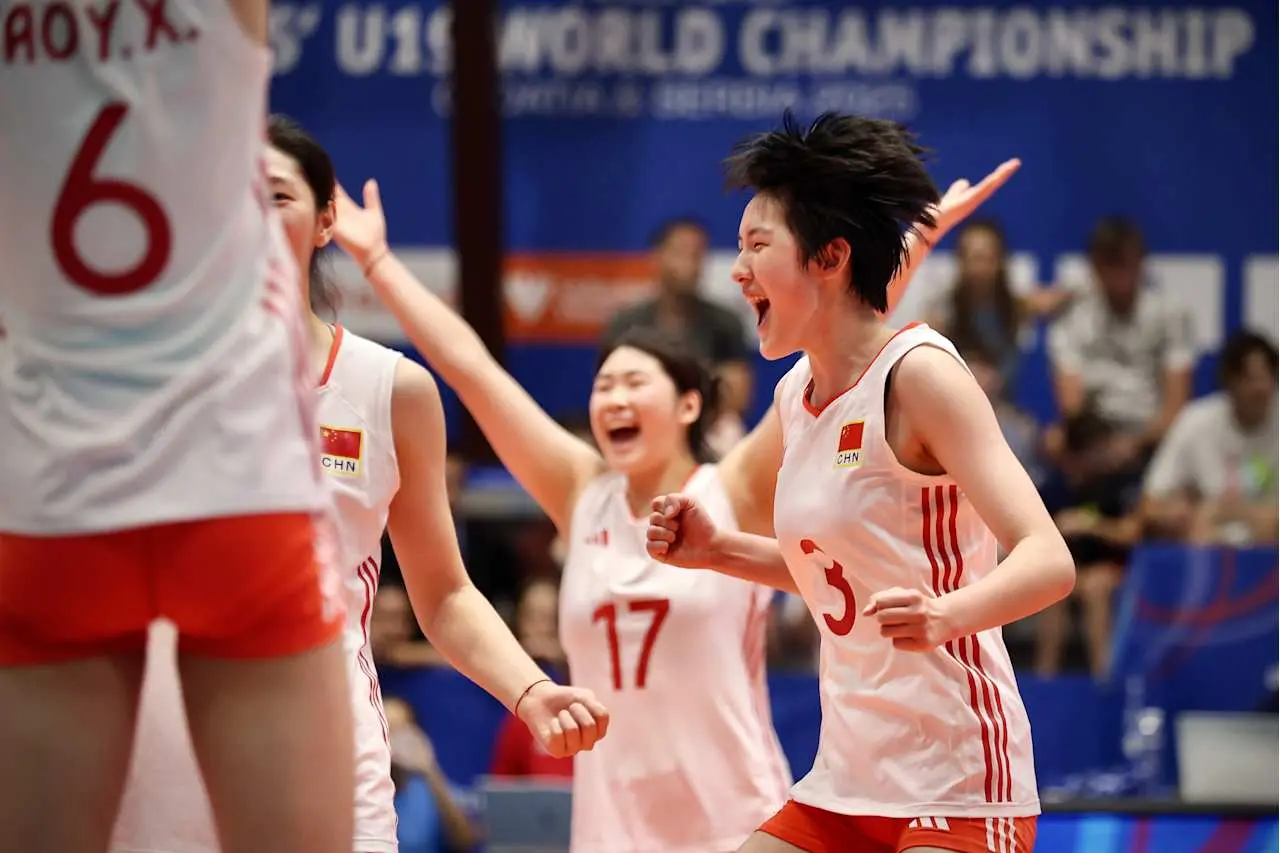 连扳7个局点，中国U19女排打出神球，世锦赛小组出线