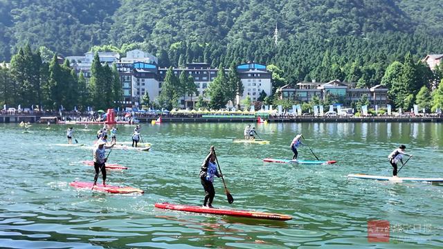 近300名桨板爱好者齐聚九宫山云中湖桨板赛开启避暑旅游季
