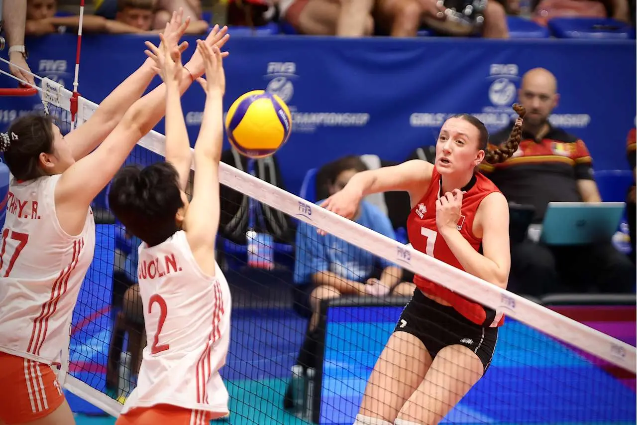 连扳7个局点，中国U19女排打出神球，世锦赛小组出线