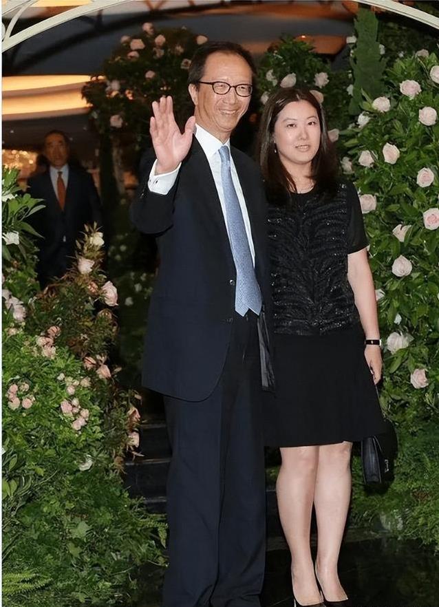 奥运冠军嫁大26岁高官，23年恩爱不减，平淡日子藏幸福秘诀