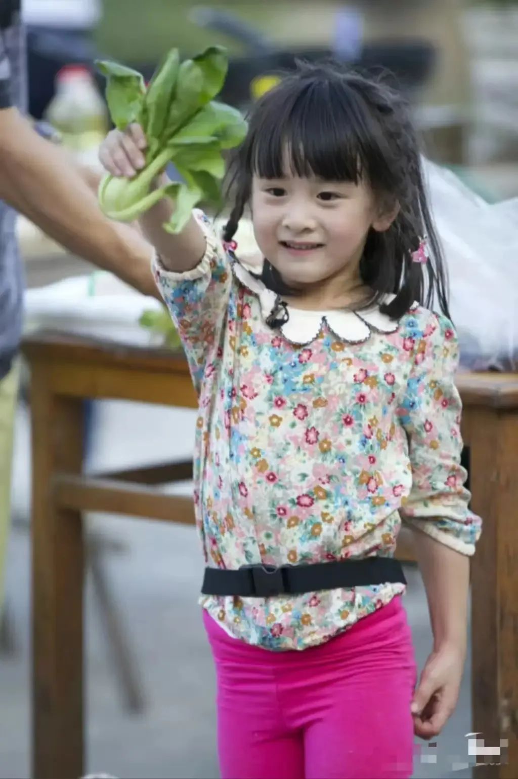 田亮女儿网球训练照曝光，17岁森碟身材高挑，手臂还有肌肉，长得越来越美