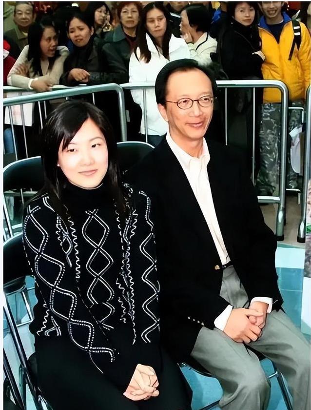奥运冠军嫁大26岁高官，23年恩爱不减，平淡日子藏幸福秘诀