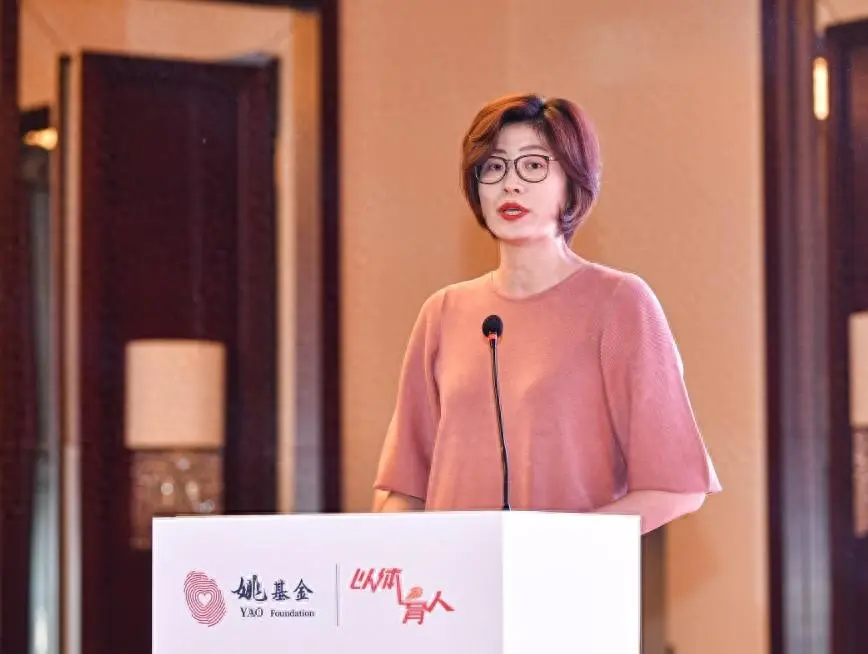 官宣离开！姚明妻子做出重要决定，坚守7年后，她辞去姚基金职务