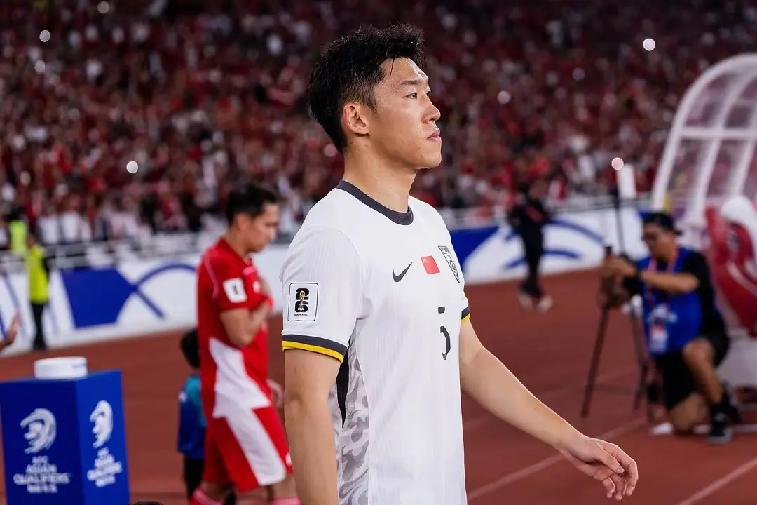噩梦重演，申花国脚纯纯卧底，3秒2次自杀传球，致命失误导致失球