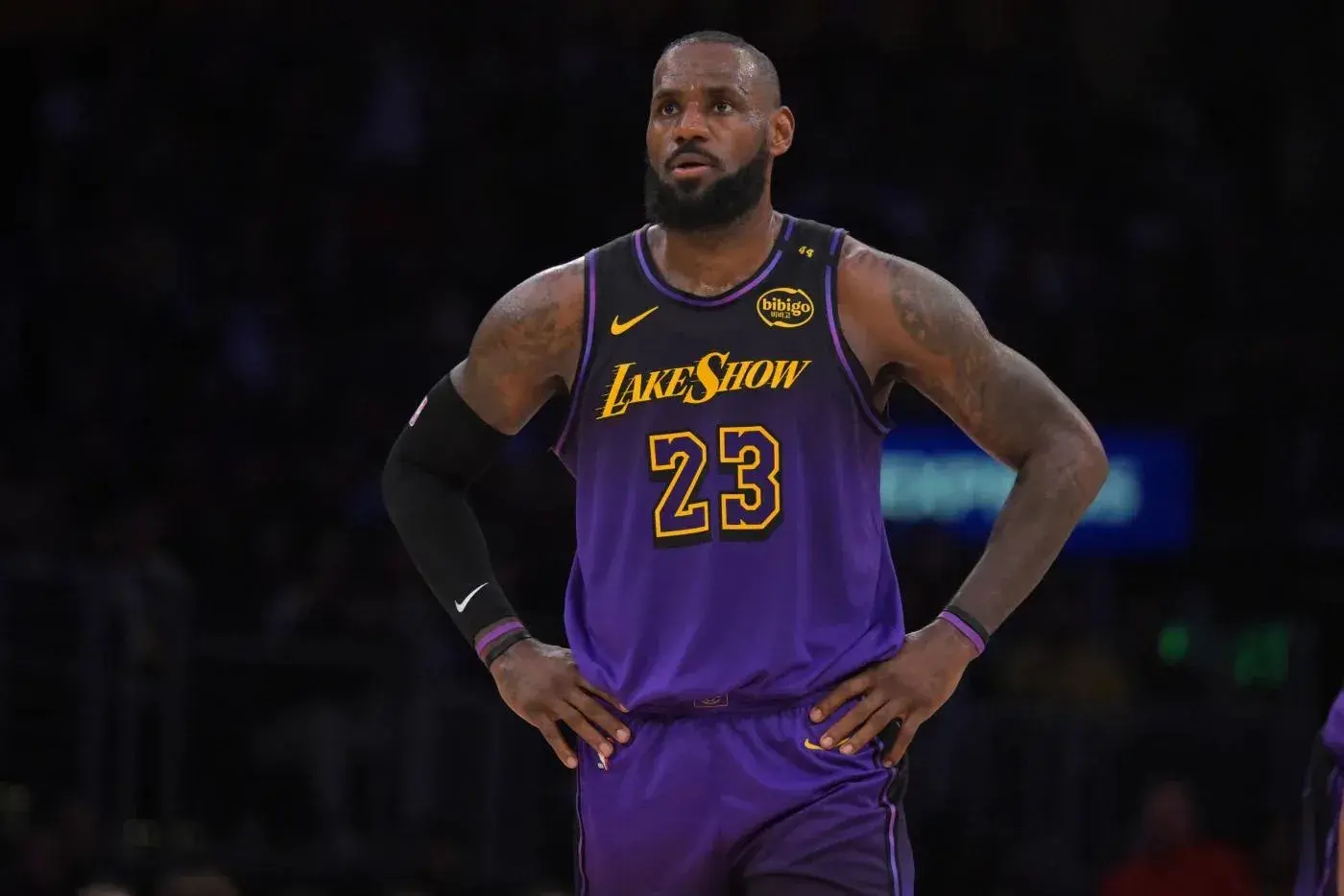 詹姆斯职业生涯打23个赛季又如何，有人打了四个不同时代的NBA
