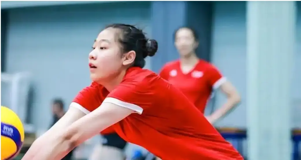中国女排双喜临门！1米91新星世锦赛一战成名，王奥芊持续蜕变