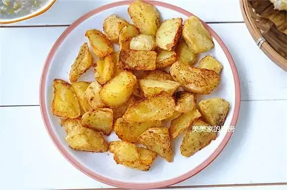 三伏天，真是爱极了土豆这个吃法，不煎也不炒，低油少盐超健康！