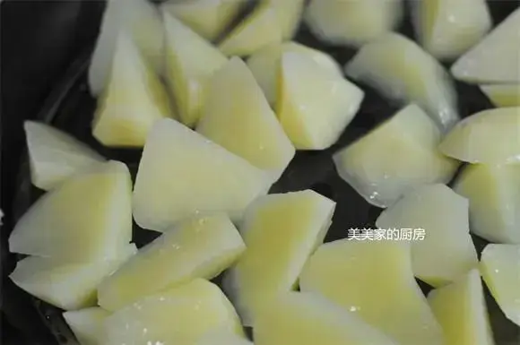 三伏天，真是爱极了土豆这个吃法，不煎也不炒，低油少盐超健康！