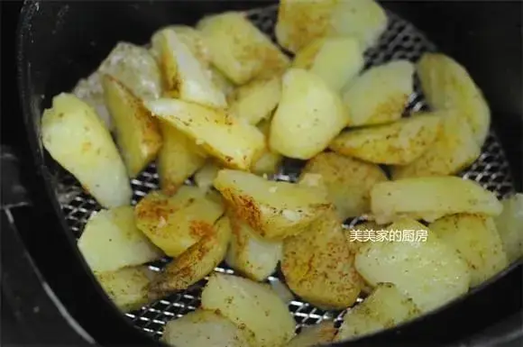 三伏天，真是爱极了土豆这个吃法，不煎也不炒，低油少盐超健康！