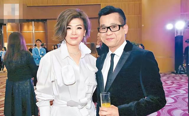 TVB港姐冠军儿子打破纪录获举重亚军，妈妈依然冻龄，成人生赢家