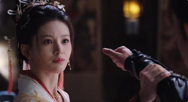 谁说圆脸不适合演仙侠剧，开播榜单第一，李兰迪打破内娱审美了吗