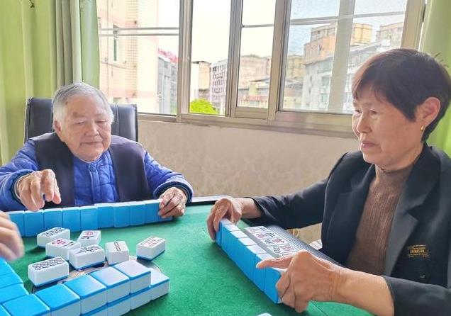 天天麻将桌前坐，70岁后身体垮，健康真相吓人吗？