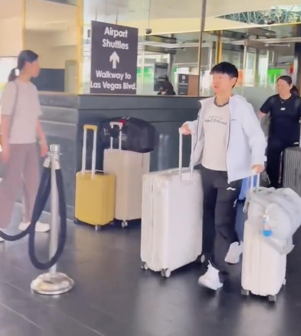 国乒今日回国：孙颖莎急到龇牙叉腰，王楚钦暖心拥抱，林高远像旅游