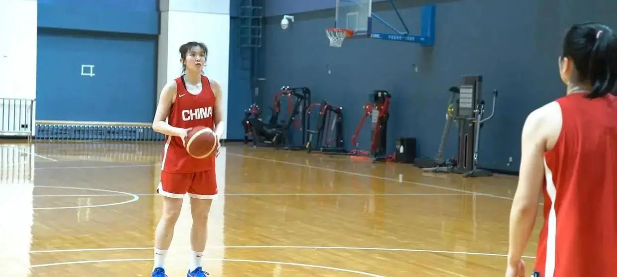 27岁进国家队首秀征服宫鲁鸣，是CUBA历史得分王，成女篮最准一环