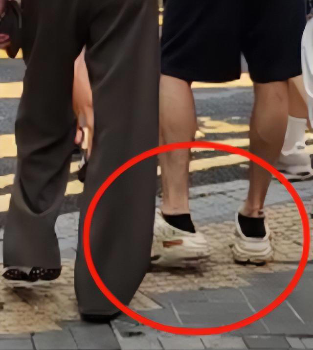 偶遇何猷君穿两年前的增高鞋，奚梦瑶外八严重 丈夫婆婆结伴冷落她