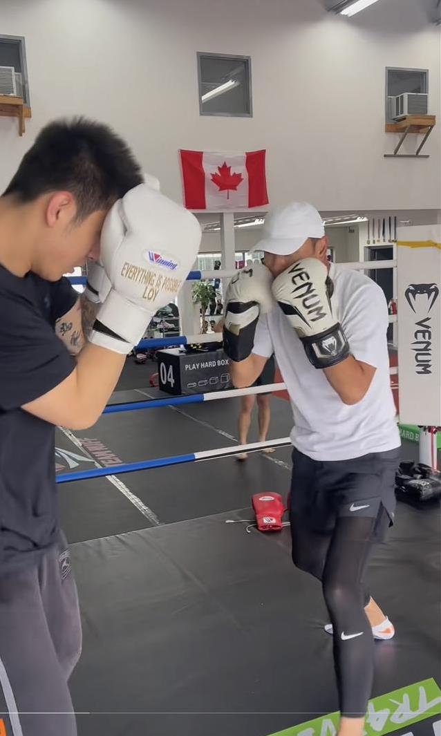 67岁苗侨伟温哥华打球照曝光！皱纹满脸无滤镜，半隐退为哪般？