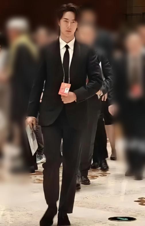 央视镜头下，各位大明星颜值太能抗打，章子怡最惊艳，陈道明最意外