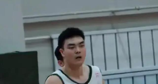 辽宁揭露内线希望！17岁新星提拔一队训练，防守不错，需挖掘进攻