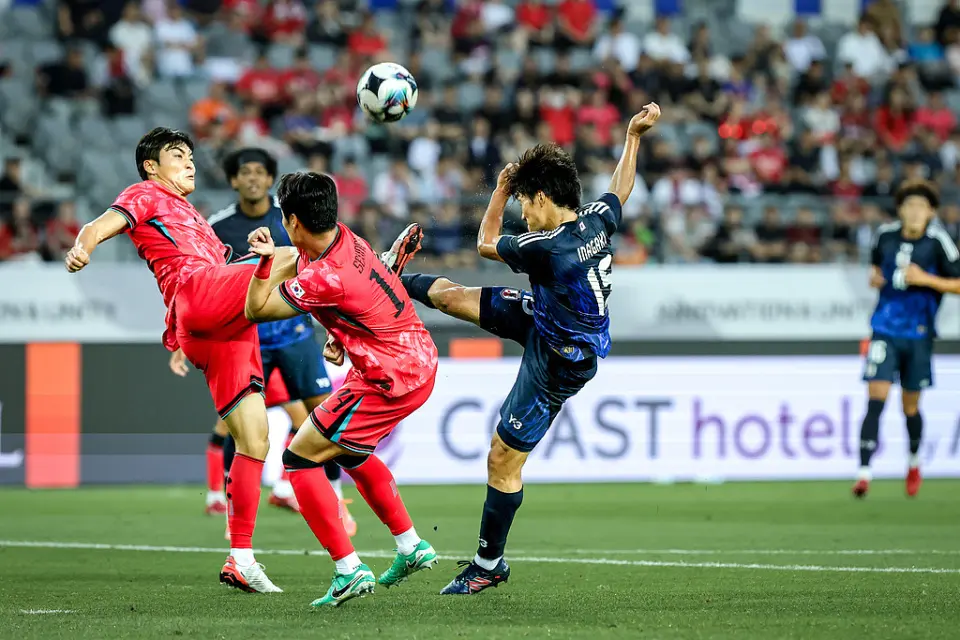 日本1-0韩国！卫冕东亚杯+第3次夺冠超国足，30岁混血射手5球夺金靴