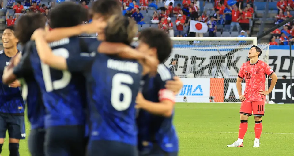 日本1-0韩国！卫冕东亚杯+第3次夺冠超国足，30岁混血射手5球夺金靴