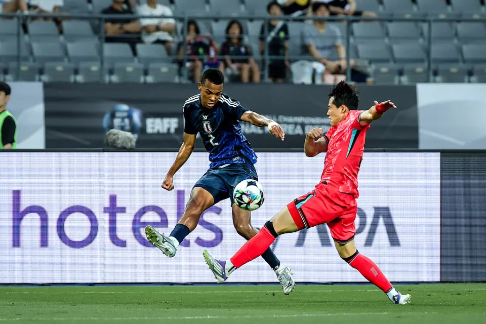 日本1-0韩国！卫冕东亚杯+第3次夺冠超国足，30岁混血射手5球夺金靴