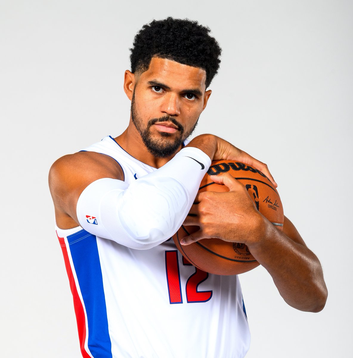 33岁生日快乐！NBA官方晒照为托拜厄斯-哈里斯庆生