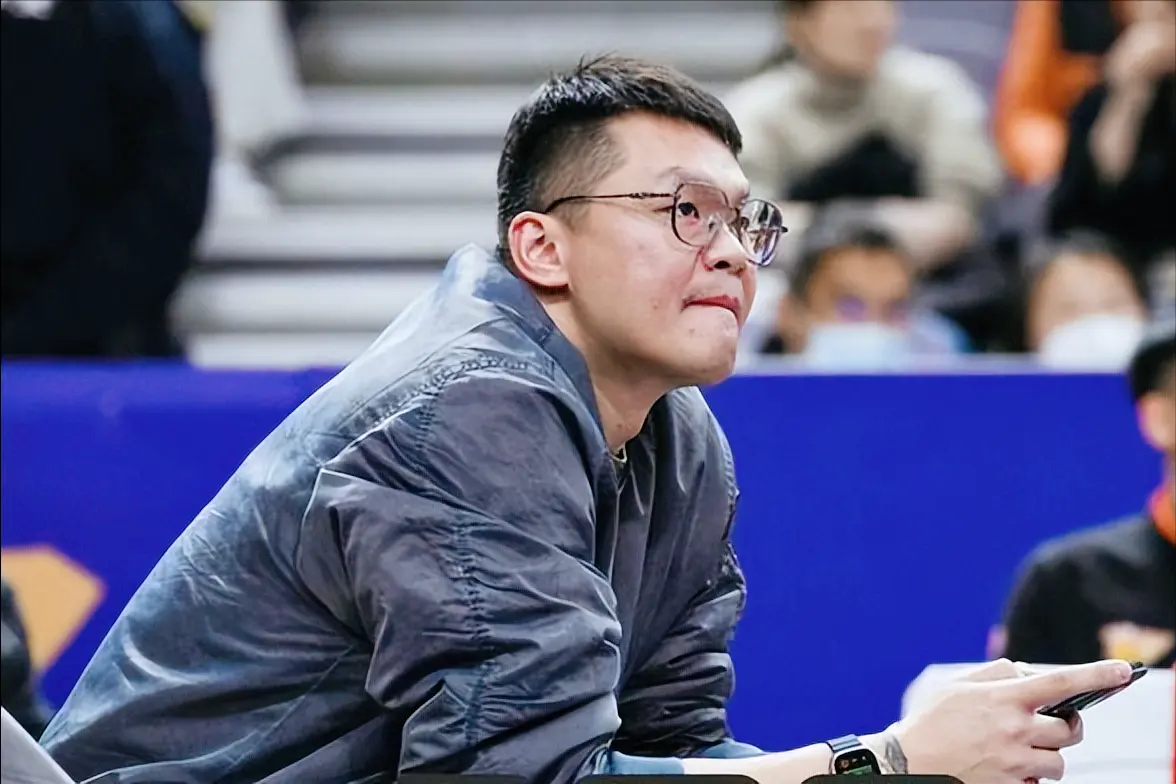 胸有成竹还是资金不足，12强球队新疆都续约劳森广东为何按兵不动