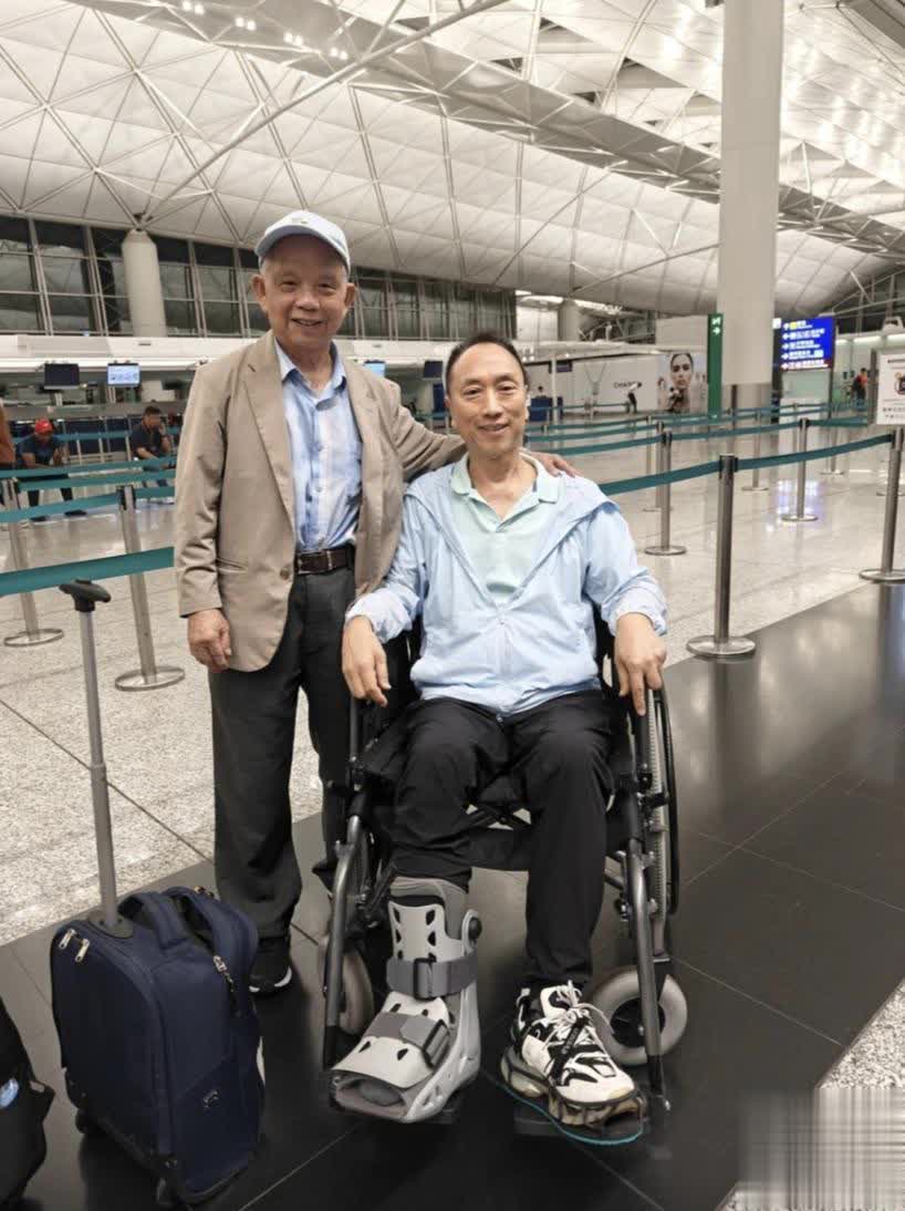 翁嘉穗长子在英参赛全家齐聚，七旬丈夫骨裂拄拐前往