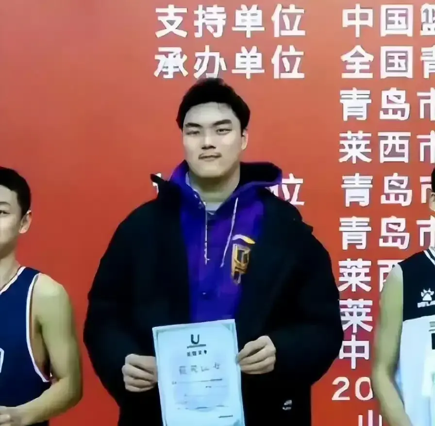 辽宁男篮签下内线小将于善元，身高预测最高220cm，技术还很稚嫩