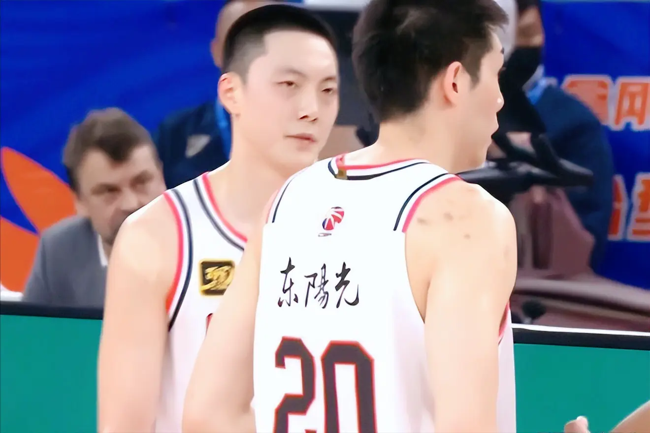 胸有成竹还是资金不足，12强球队新疆都续约劳森广东为何按兵不动