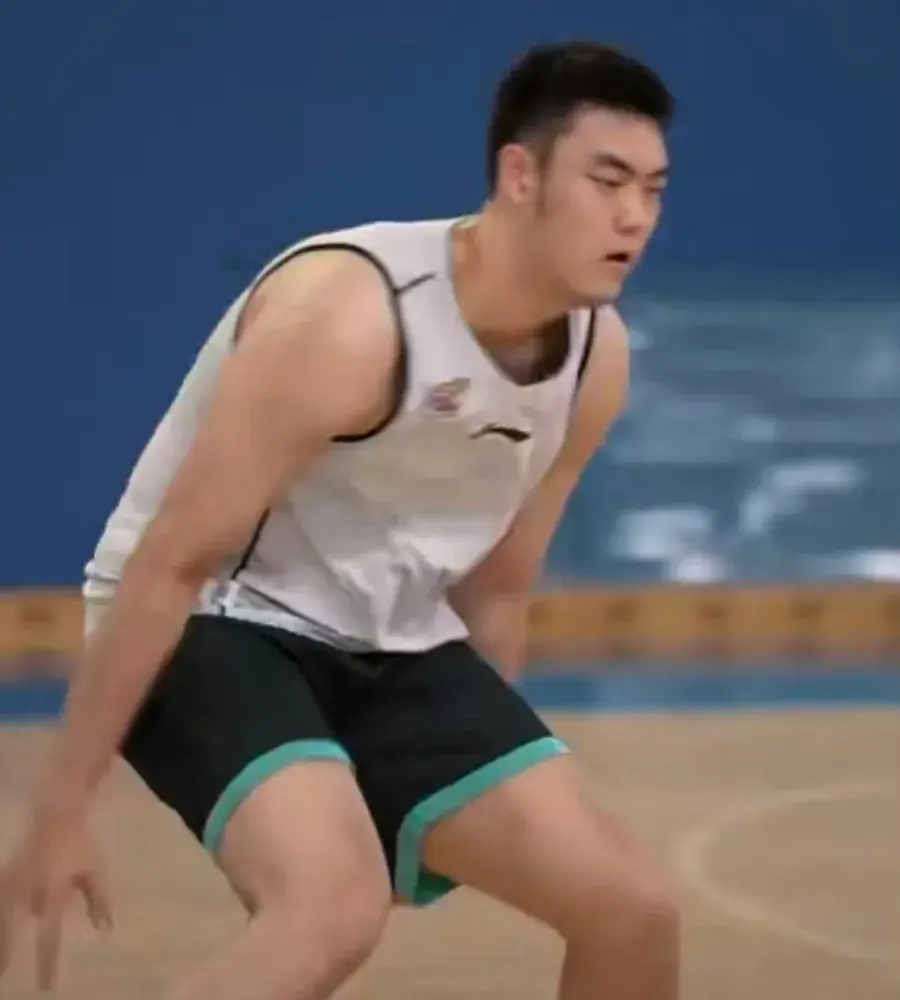 辽宁男篮签下内线小将于善元，身高预测最高220cm，技术还很稚嫩