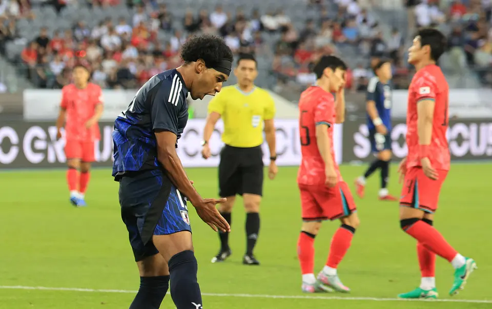 日本1-0韩国！卫冕东亚杯+第3次夺冠超国足，30岁混血射手5球夺金靴
