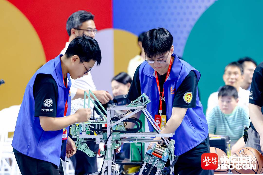 飞身上篮，“机超”上线……第二十四届全国大学生机器人大赛在江阴举行