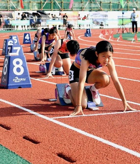“星火杯”2025年四川省青少年田径锦标赛在邻水县激情开赛