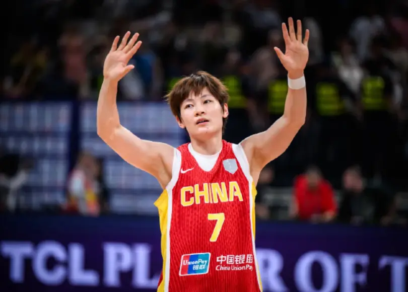 双塔撕碎韩国女篮的防守！中国女篮下半场爆发，杨力维太强了