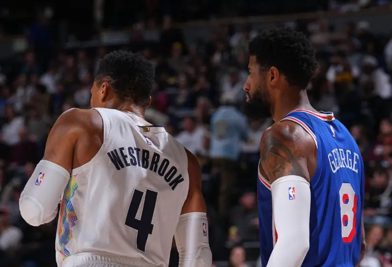 3年1.62亿顶薪，重伤成球队局外人！NBA被高估巨星，离退役不远了
